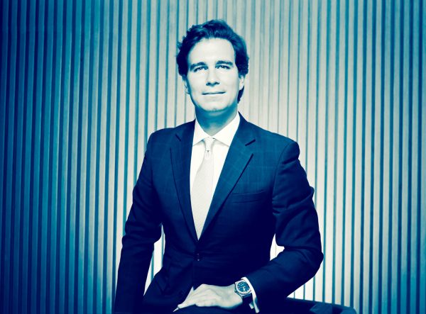 Foto de nachourbon Retrato corporativo madrid a man in a suit