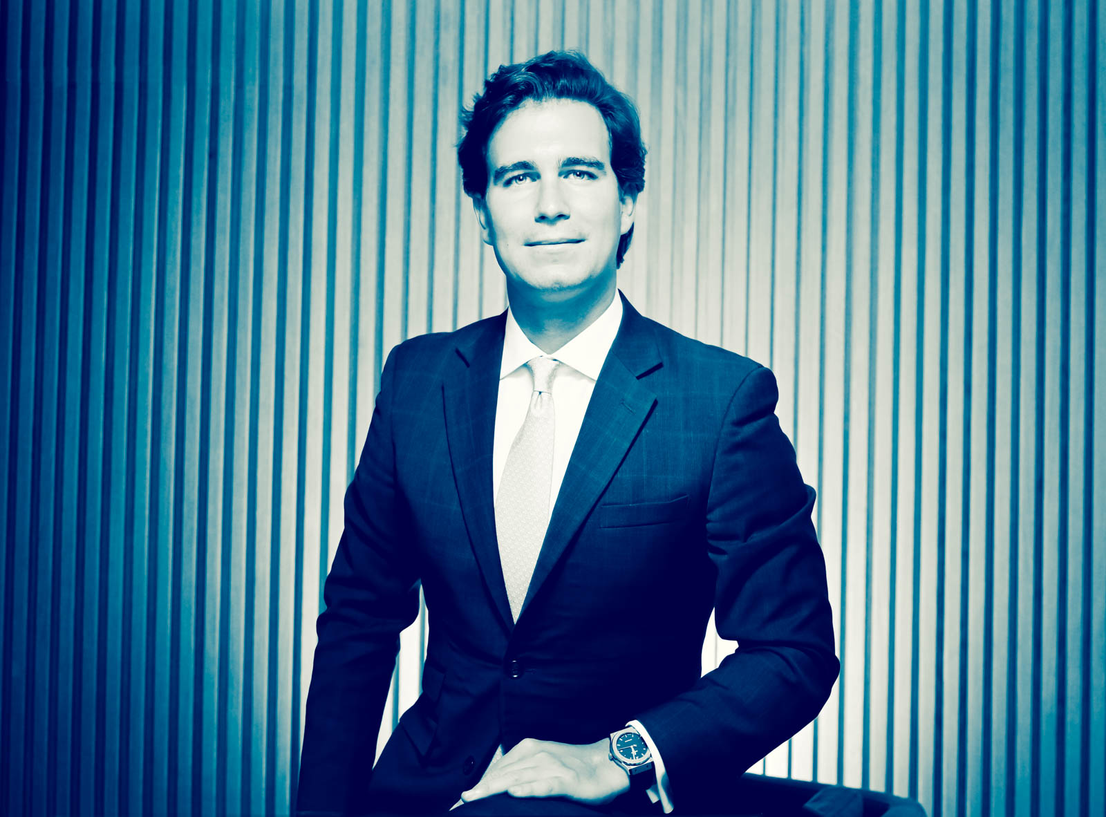 Retrato corporativo madrid a man in a suit